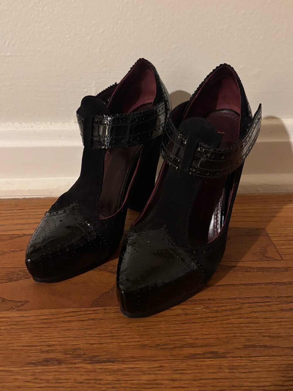 MARC JACOBS Black Patent T-Strap Mary Jane Platform Heels - Picture 5 of 14
